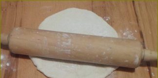 Раскатать тесто для пиццы