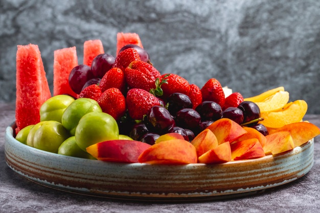 Какие фрукты лучше покупать летом?