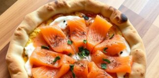 Пицца с копчёным лососем и сливочным сыром: искусство небольшого ужина на тонкой корочке