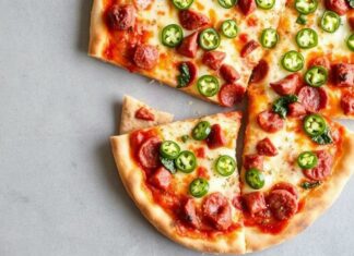 Пицца с чоризо и халапеньо: огненная испанская страсть на вашей тарелке