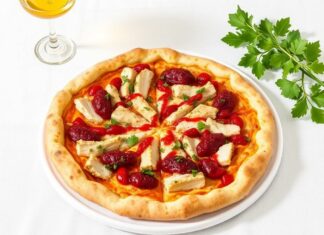 Пицца с индейкой и клюквенным соусом: праздничный вариант