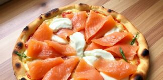 Пицца с копчёным лососем и сливочным сыром: деликатес дома