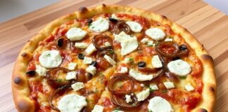 Пицца с карамелизированным луком и горгонзолой: гармония сладости и пикантности в каждой ломтике