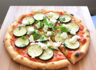 Пицца с цукини и фетой: лёгкий летний вариант
