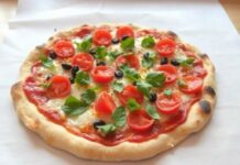 Пицца на лаваше: быстрый рецепт без замешивания теста, который удивит за 15 минут Пицца на лаваше: быстрый рецепт без замешивания теста, который удивит за 15 минут