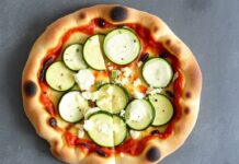 Пицца с цукини и козьим сыром: нежный лёгкий ужин, который улыбается с тарелки Пицца с цукини и козьим сыром: нежный лёгкий ужин, который улыбается с тарелки