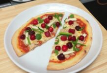 Пицца с индейкой и брусникой: необычный дуэт, который стоит попробовать Пицца с индейкой и брусникой: необычный дуэт, который стоит попробовать