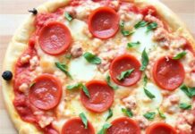 Пицца с пепперони и томатной пастой: быстрая классика Пицца с пепперони и томатной пастой: быстрая классика