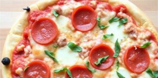 Пицца с пепперони и томатной пастой: быстрая классика