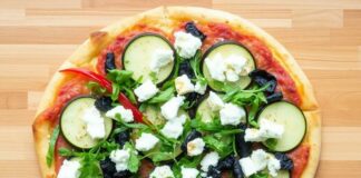 Пицца с кабачками и фетой: летний рецепт, который собирает компанию за столом