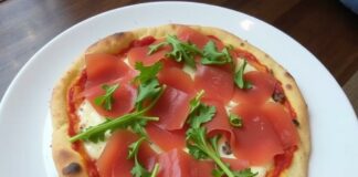Пицца с карпаччо и рукколой: летний вкус на тонком тесте