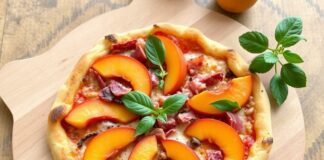 Пицца с персиками и прошутто: сладко-соленый дуэт лета