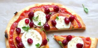 Пицца с камамбером и клюквой: французский шик