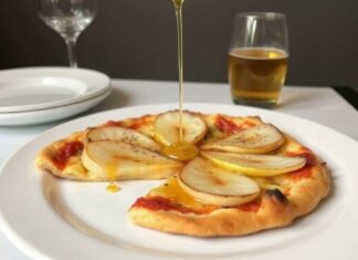 Пицца с грушей и мёдом: сладкое завершение ужина
