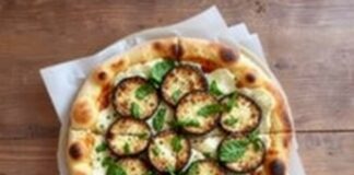 Пицца с баклажанами и соусом песто: итальянский стиль, который живет на вашей кухне