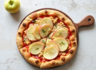 Пицца с чеддером и яблоком: сладость и острый контраст на тонком тесте